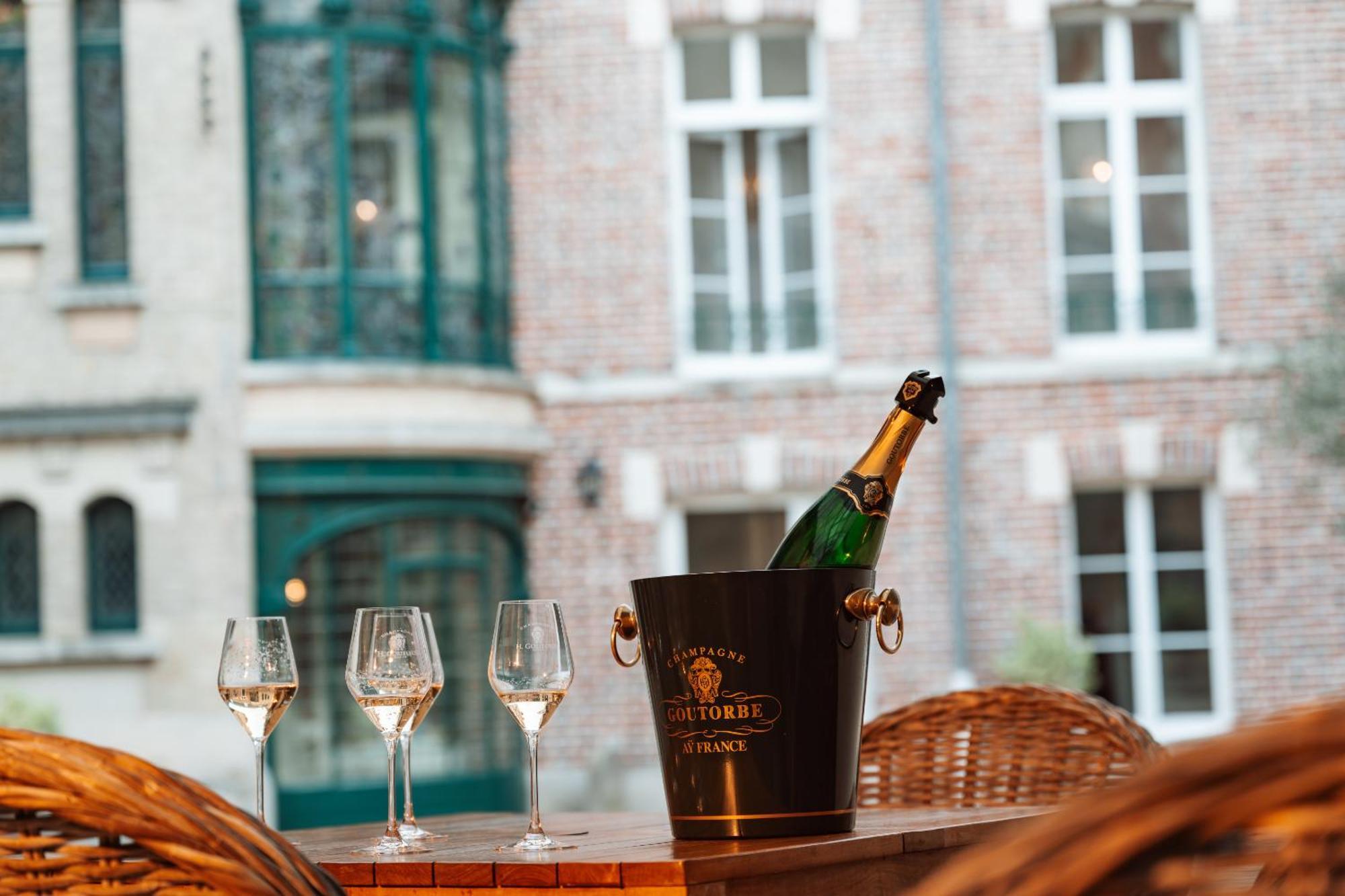 Hotel Castel Jeanson Ay-Champagne Bagian luar foto