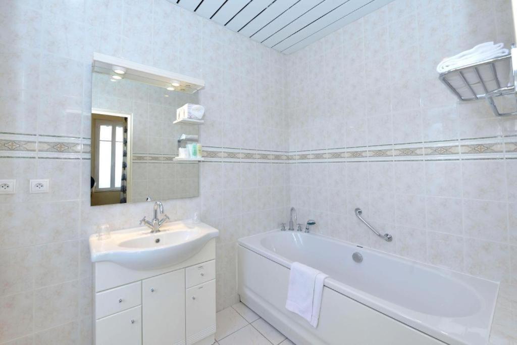 Hotel Castel Jeanson Ay-Champagne Ruang foto
